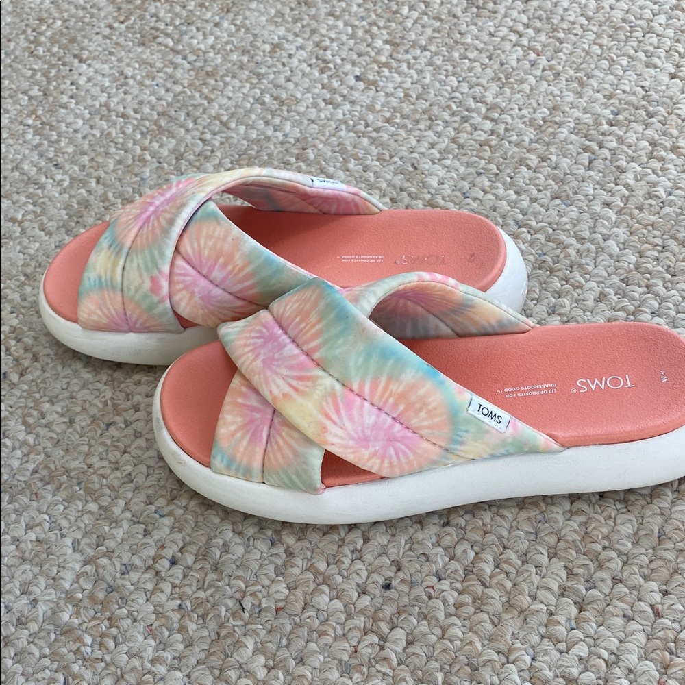 TOMS Pastel Tie-Dye Crisscross Slides with Coral Footbed. Womens size 9 - Picture 3 of 4